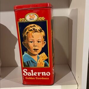 Salerno Cracker Tin - vintage